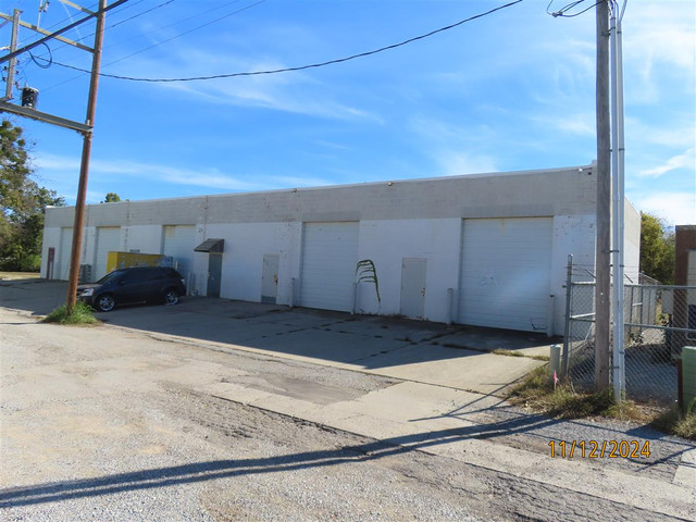 421 E Comanche St