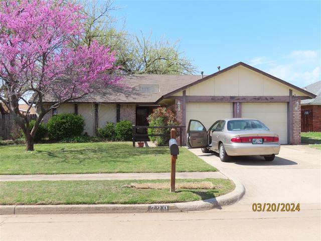 729 Oak Cliff St