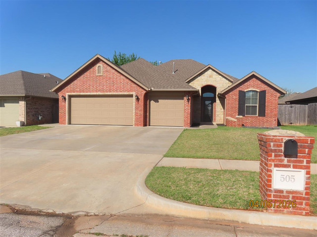 505 Pinewood Dr