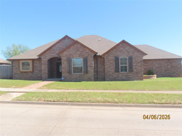 1701 Pinewood Dr