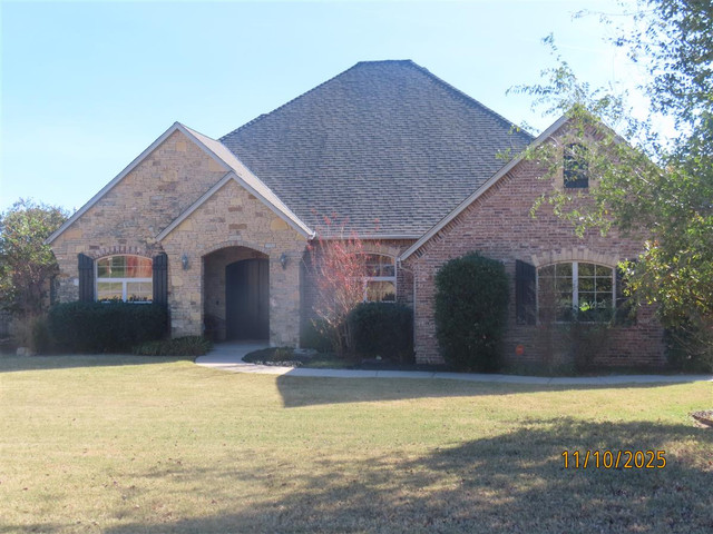 3104 Twin Lake Dr