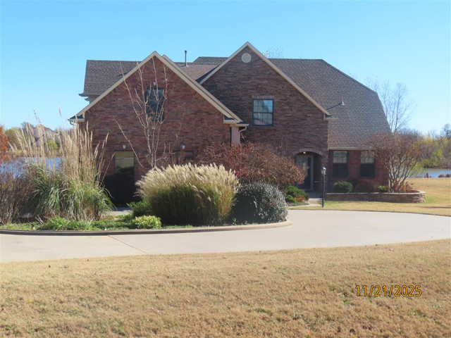 3004 Twin Lake Dr