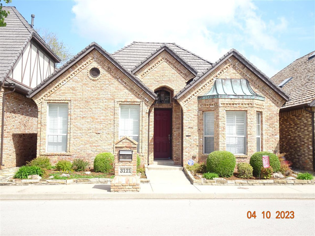 3121 Saint Clair Dr