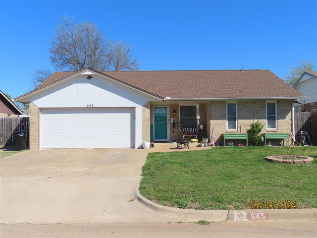 645 Camelot Dr