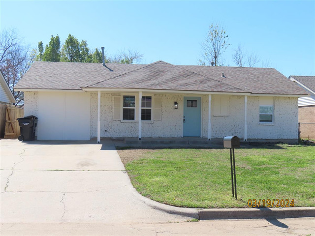 704 Camelot Dr