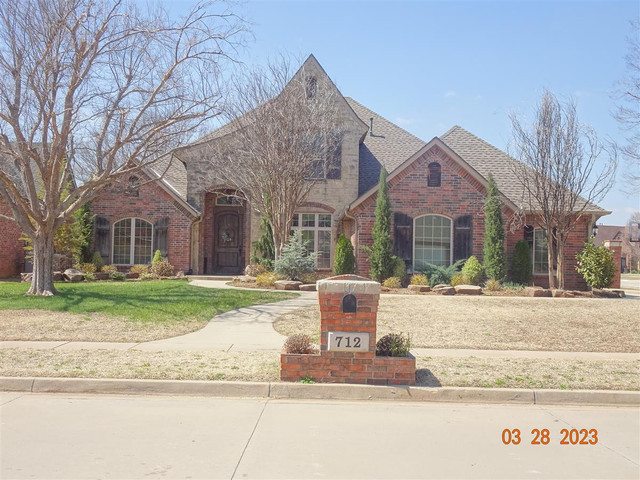 712 Trisha Ln