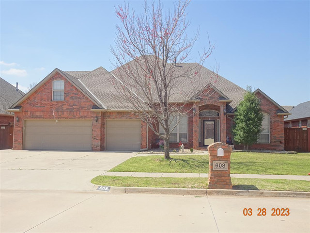 608 Trisha Ln