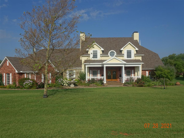2720 Long Lake Pl