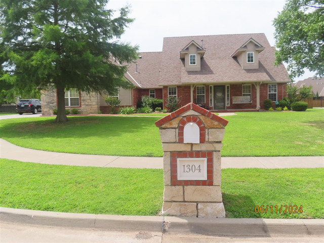 1304 Red Bud Ct