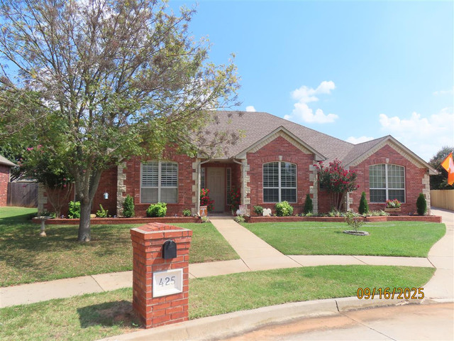 425 Summit Way