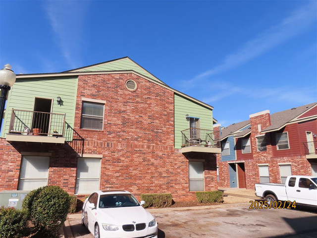 2165 Houston Ave