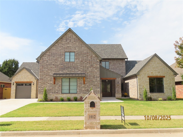 1012 Trisha Ln