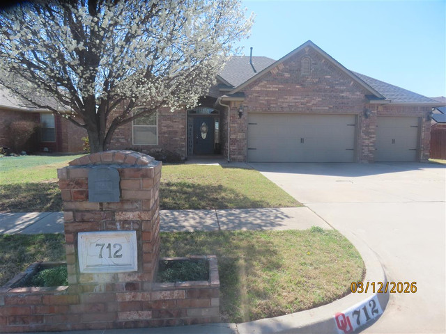 712 Woods Way