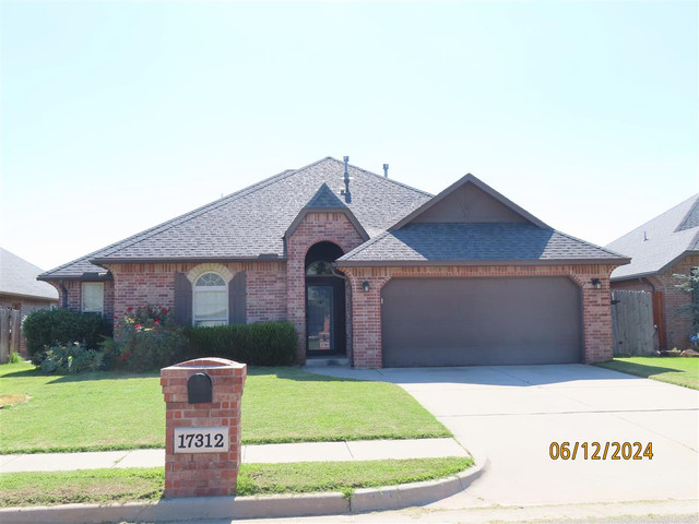 17312 Medina Ln