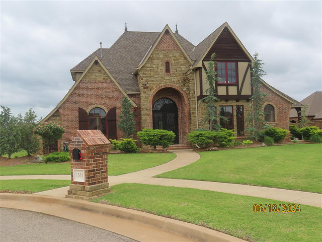 1504 Redwood Cir