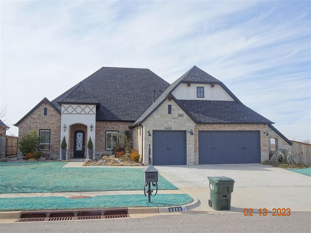 3208 Rolling Woods Dr