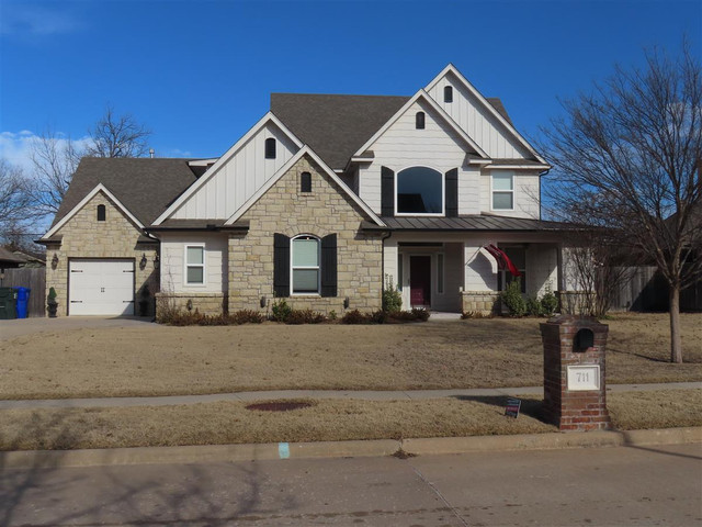 711 Lakewood Dr