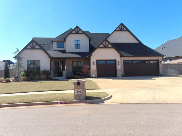 704 Rustwood Trl