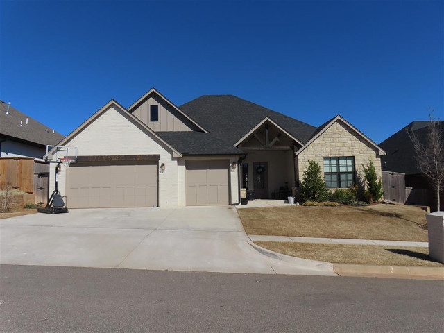 809 Fox Hollow Dr
