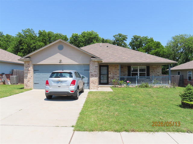 827 Twin Lakes Dr