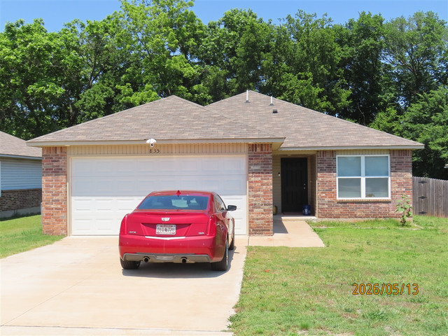 835 Twin Lakes Dr
