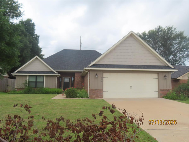 604 Silver Maple Ln