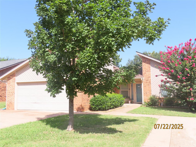 2102 Oak Forest Dr