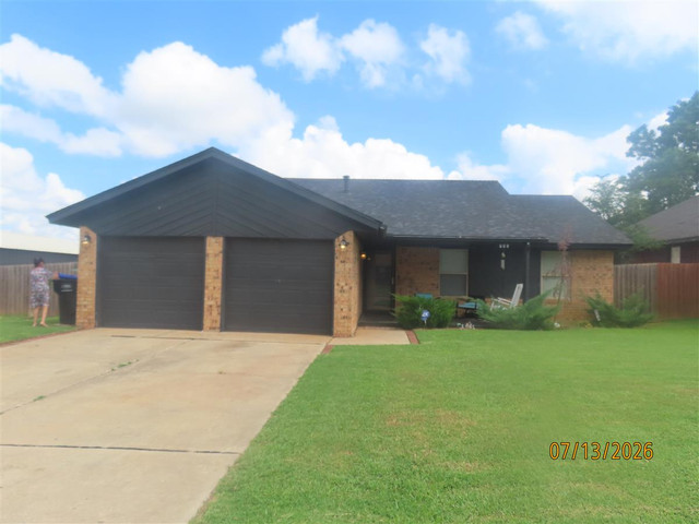 609 Silver Maple Ln