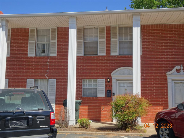 1303 Rebecca Ln
