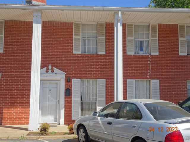 1305 Rebecca Ln
