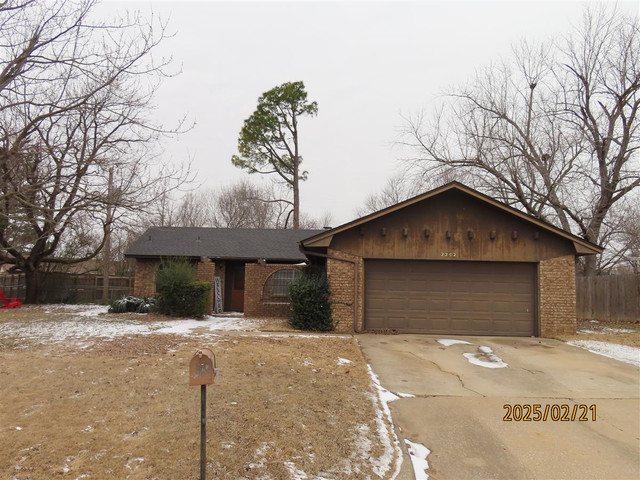 2202 Louise Ln