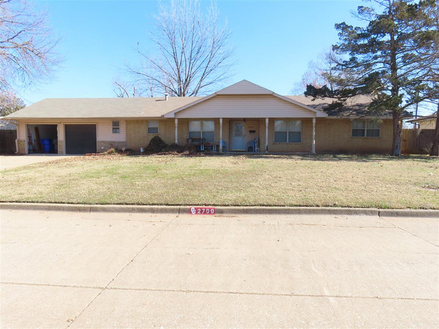 2709 Meadowbrook Dr