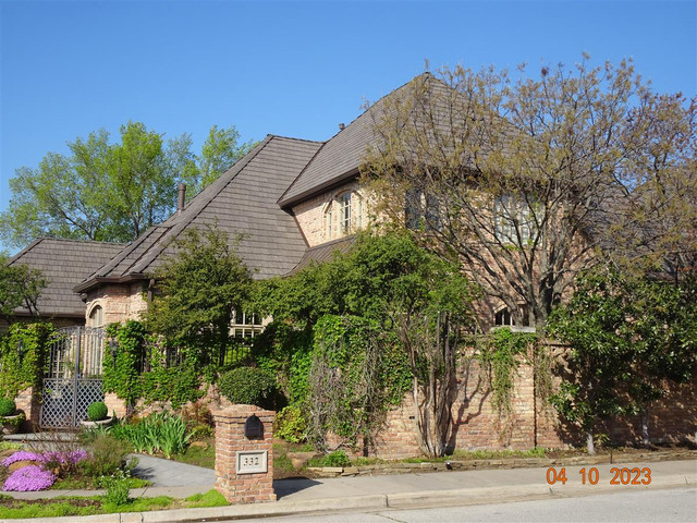 332 Cotswold Dr