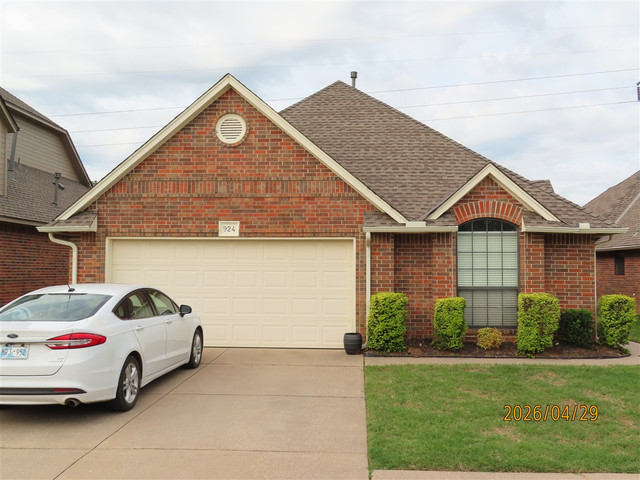 924 Riviera Dr