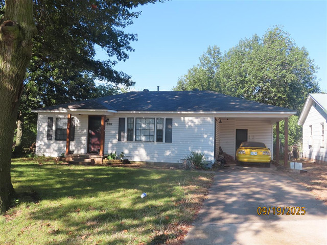 808 N Cockrel Ave