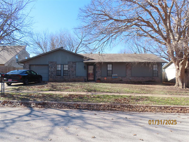1916 Twin Tree Dr