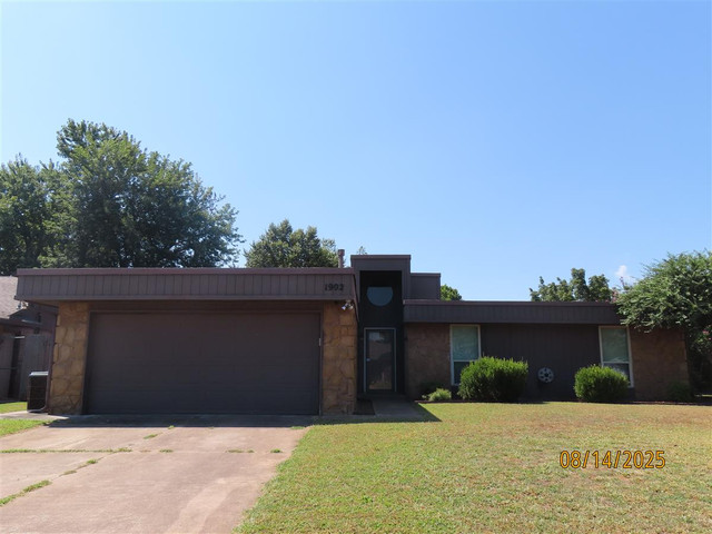 1902 Morren Dr