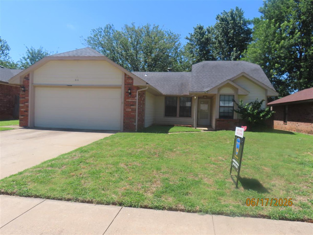 816 Coopers Hawk Dr