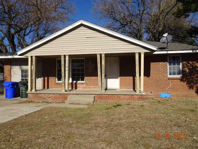 1109 E Lindsey St