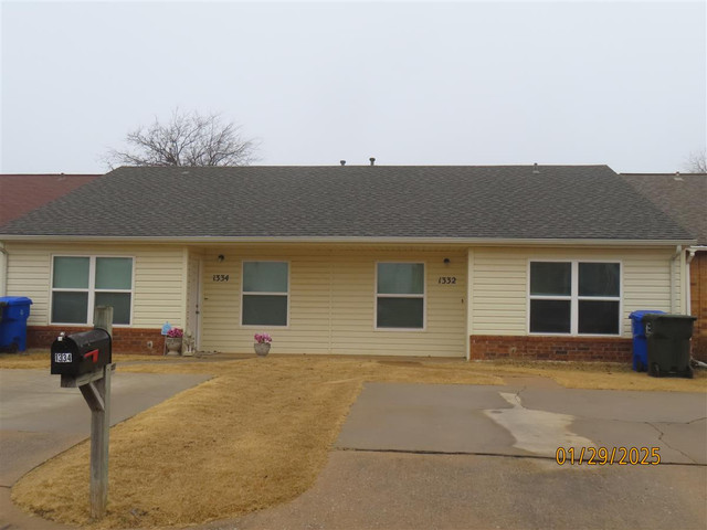 1332 Glen Oaks Ct