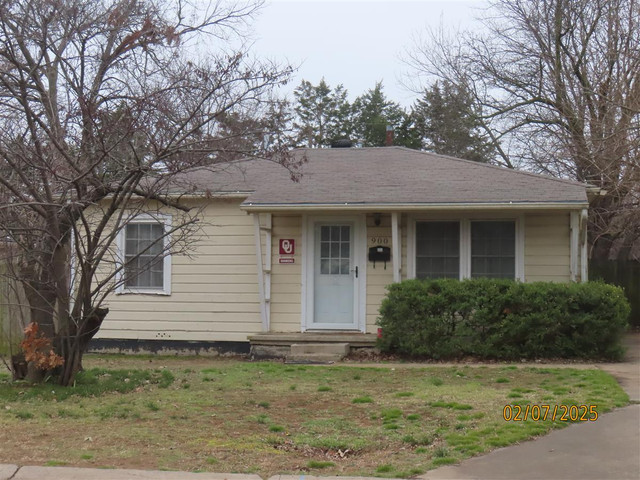 900 Creston Way