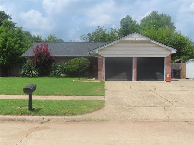 1709 Sandalwood Dr