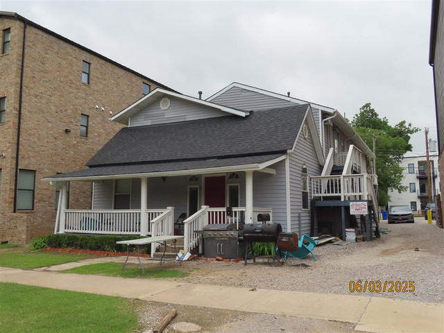 126 W Apache St