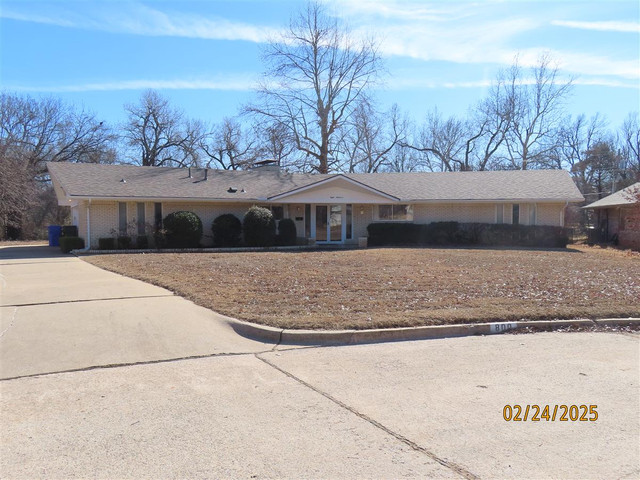 800 Mockingbird Ln