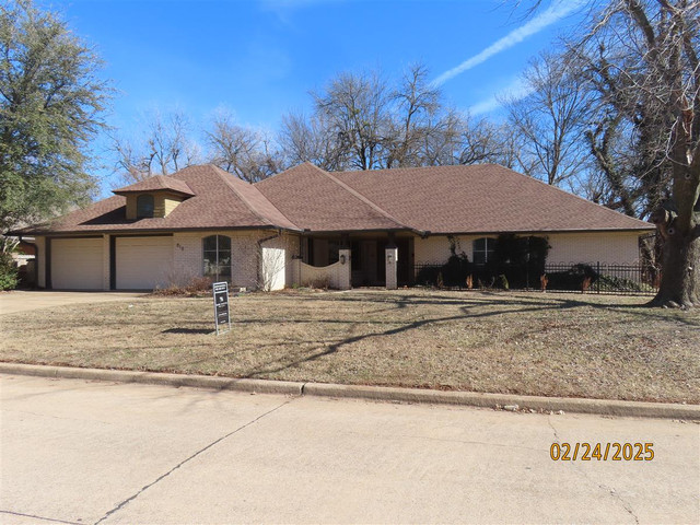 818 Mockingbird Ln