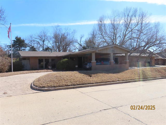 902 Mockingbird Ln