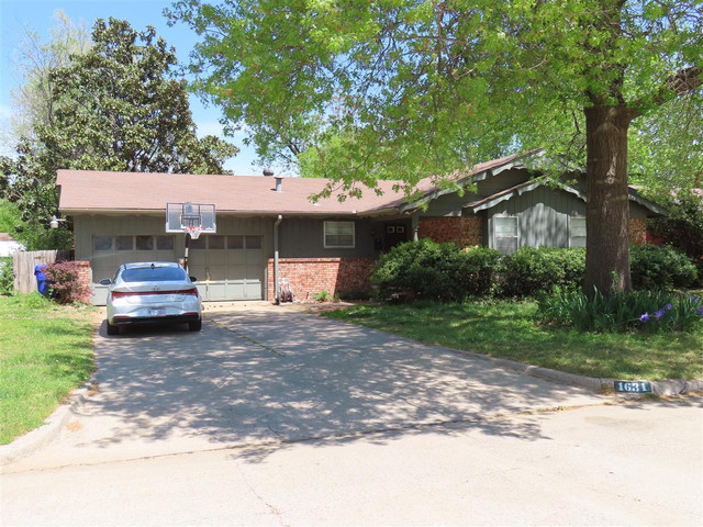 1631 Oakwood Dr