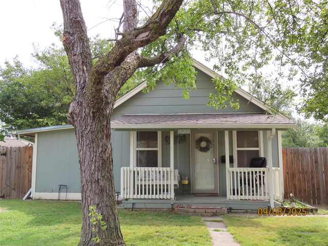 527 N Lahoma Ave