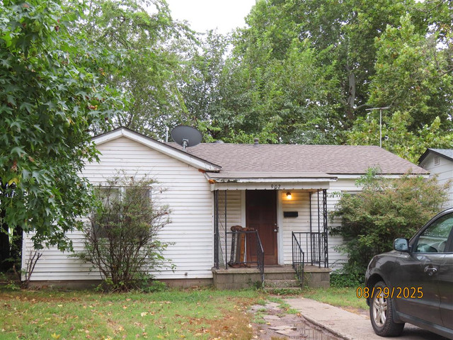 902 Iowa St