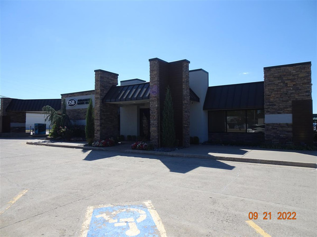 2122 W Main St